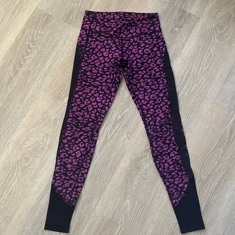 Lululemon purple print leggings! Mesh linings on the side! Super cute!